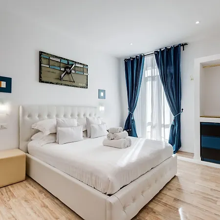 ريبيتا سينترال سويتس 4*